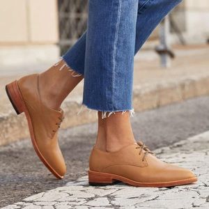 Nisolo James Oxford in Almond